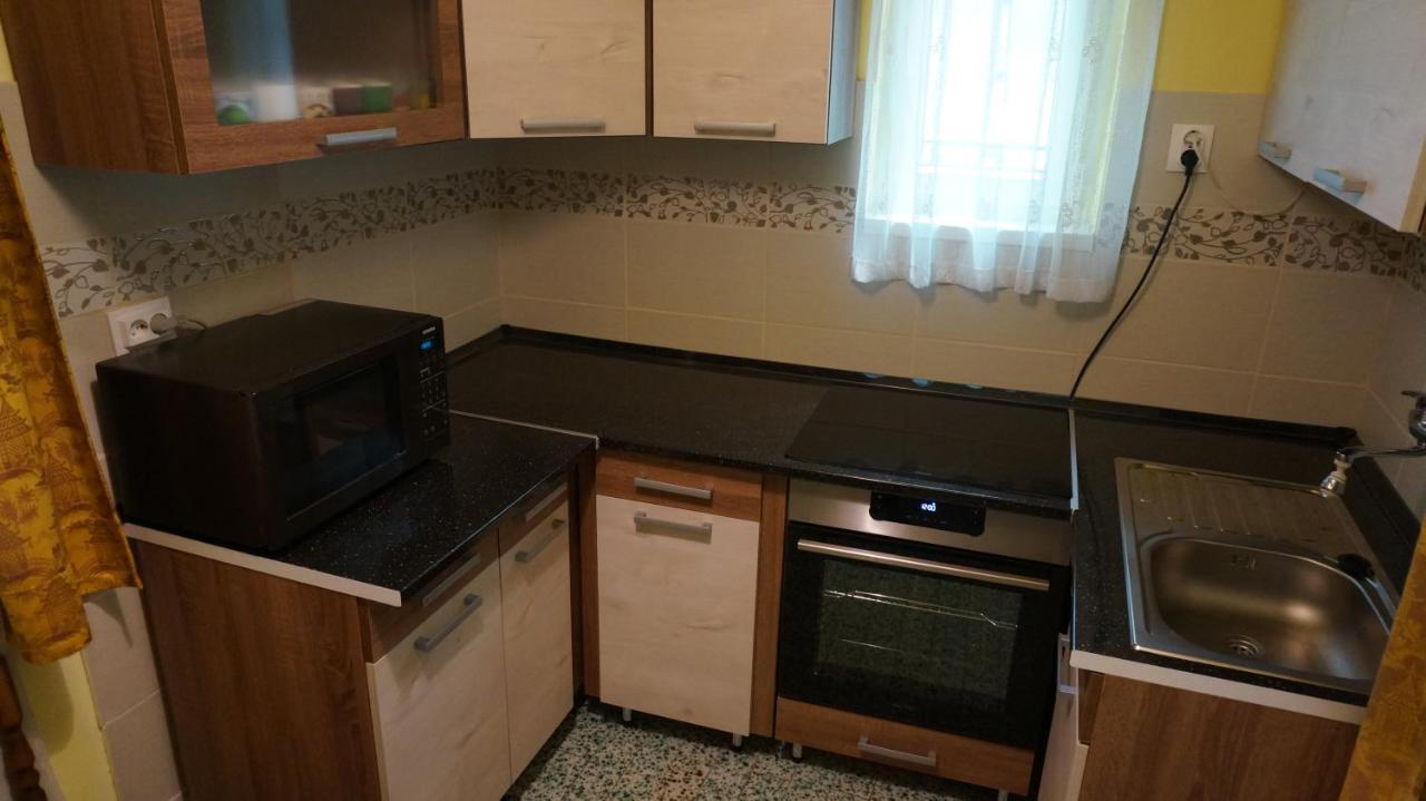 Sunny Apartman Nyíregyháza Buitenkant foto