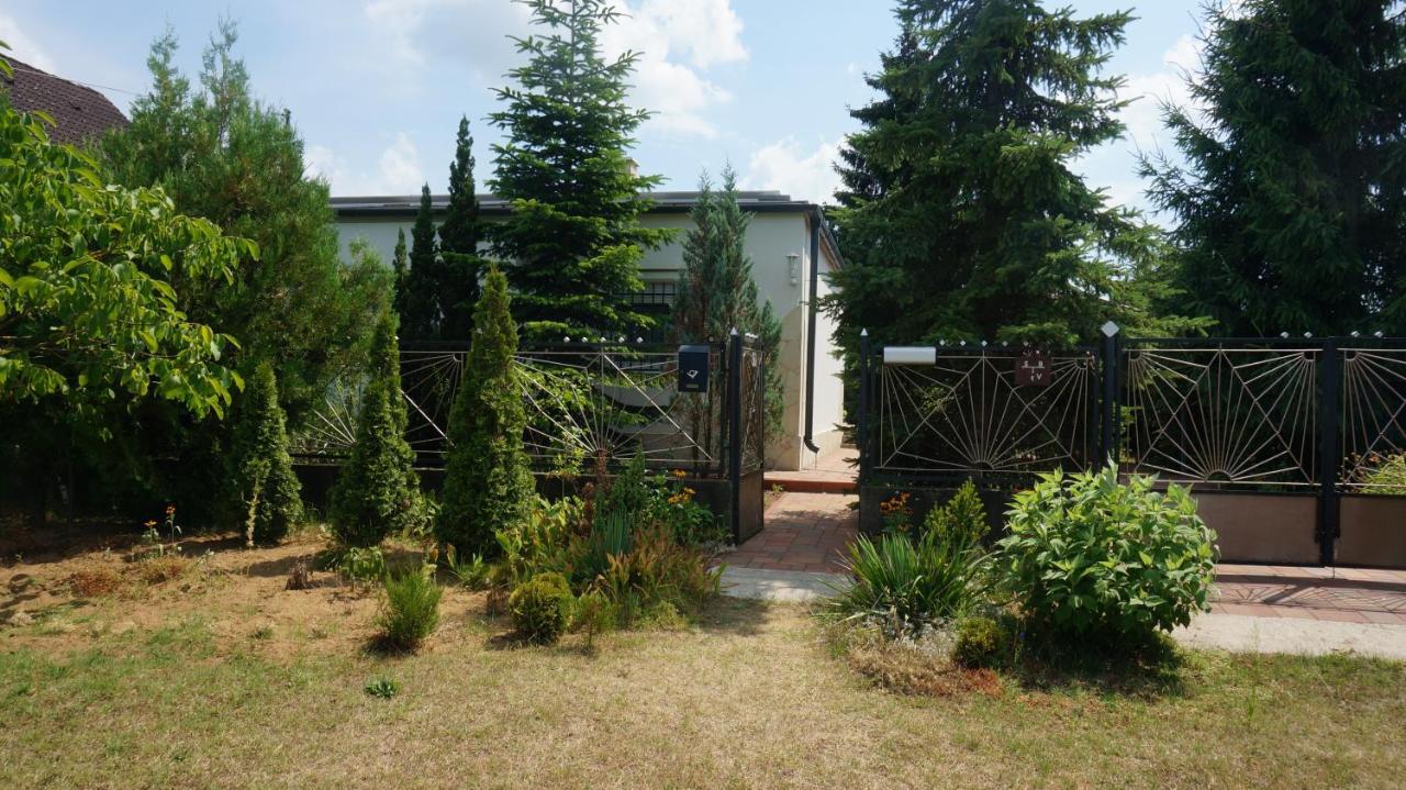 Sunny Apartman Nyíregyháza Buitenkant foto